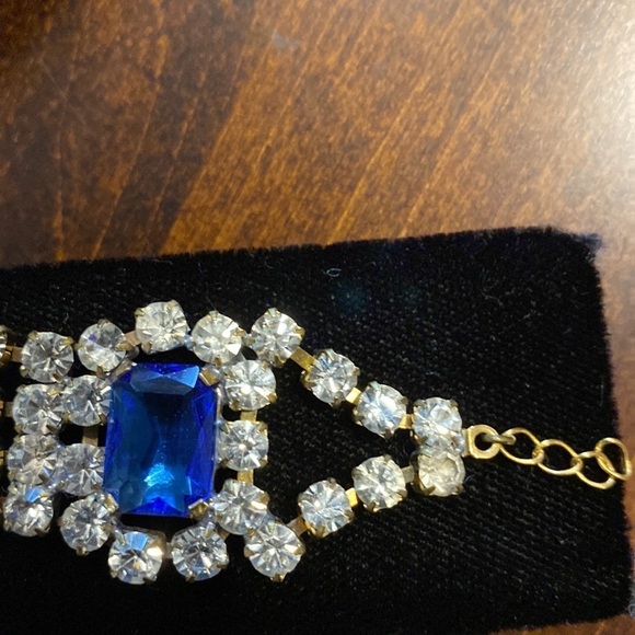 BEAUTIFULLY Brilliant Czechoslovakian Crystal and gemstone Bracelet. Sold each. - Picture 5 of 11